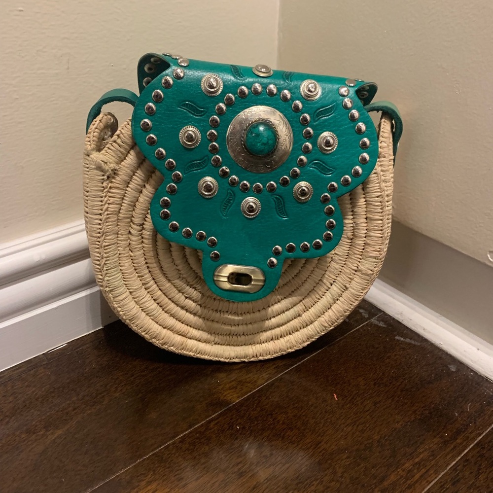 Straw bag with leather and stone details